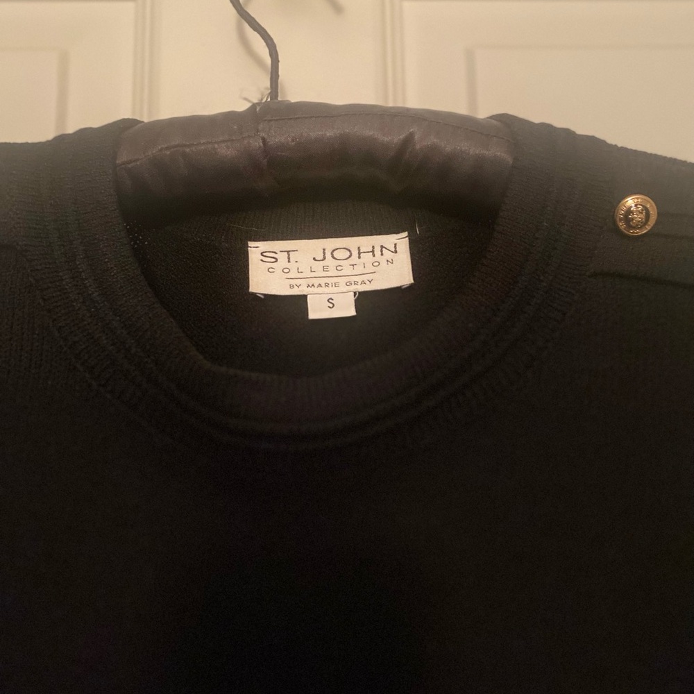 St. John Classic Top with Gold Accents - Picture 3 of 5